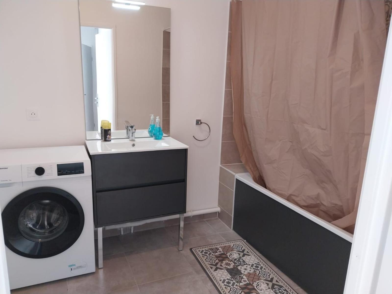 Thecalc Homes 2Bedroom+1Kitchen Сартрувил Екстериор снимка